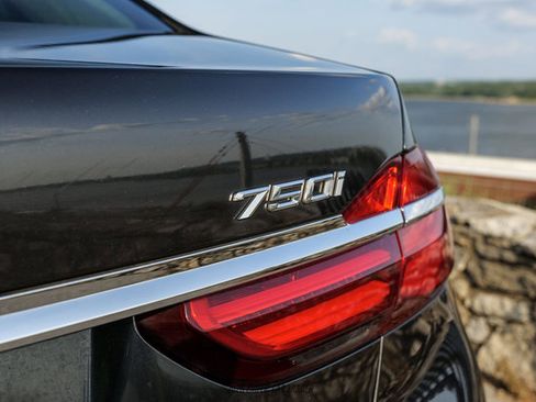 Used 2019 BMW 750i xDrive w/ Executive Package AWD/4WD image 78