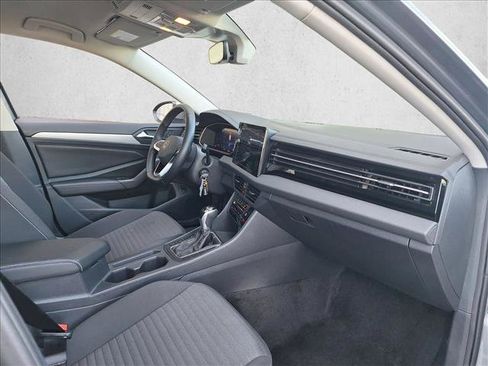 Used 2022 Chevrolet Bolt EUV LT w/ Convenience Package image 20