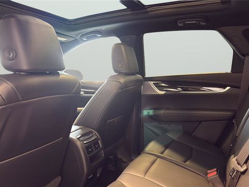 Used 2023 Cadillac XT5 Premium Luxury w/ Technology Package AWD/4WD image 19