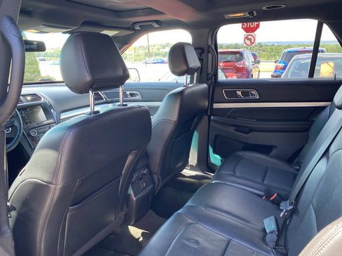Used 2017 Ford Explorer XLT w/ Equipment Group 202A AWD/4WD image 16