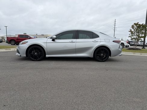 Used 2022 Toyota Camry XSE FWD image 2