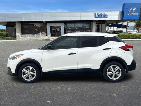 Used 2018 Nissan Kicks S image 5