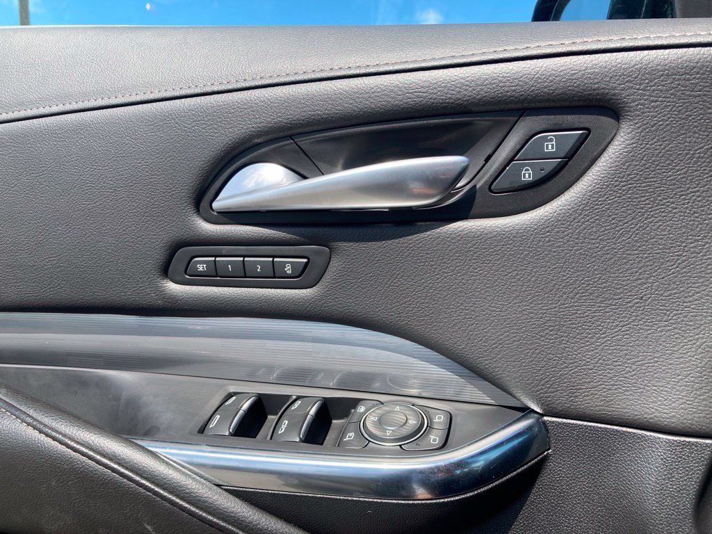 Used 2025 Cadillac XT4 Premium Luxury FWD image 27