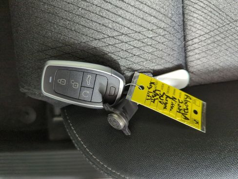 Used 2024 Nissan Rogue SV FWD image 23