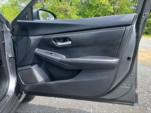 Used 2025 Nissan Sentra SV FWD image 23