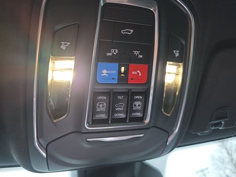 New 2025 Jeep Grand Cherokee Limited image 9