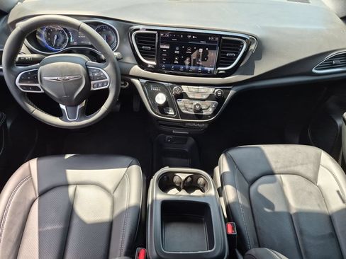 Used 2025 Chrysler Pacifica Select FWD image 26