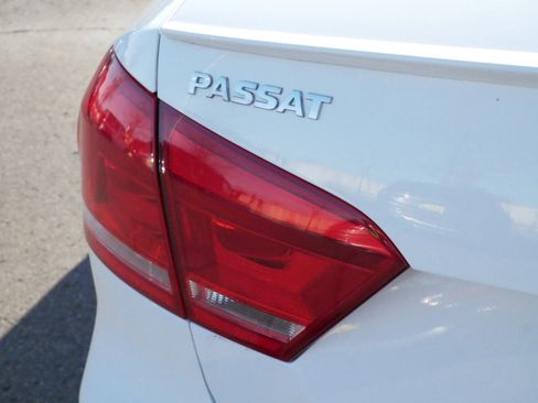 Used 2015 Volkswagen Passat 1.8T Sport image 17