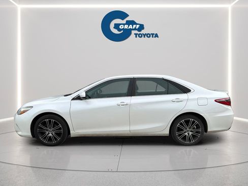 Used 2016 Toyota Camry SE image 11