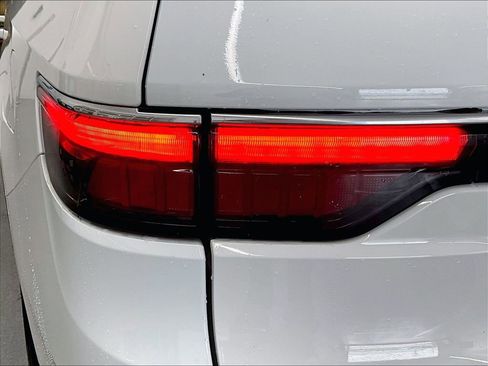 Used 2024 Jeep Wagoneer L Series III w/ Flexible Seating Group image 34