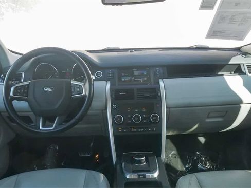 Used 2017 Land Rover Discovery Sport SE image 12