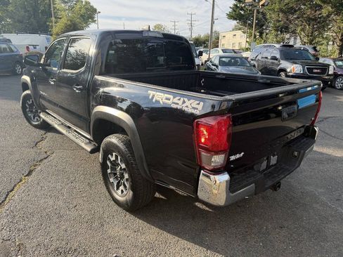 Used 2019 Toyota Tacoma TRD Off-Road AWD/4WD image 5