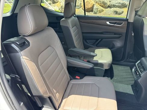 Used 2024 Volkswagen Atlas SEL AWD/4WD image 14