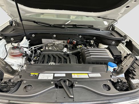 Used 2022 Volkswagen Atlas Cross Sport SE AWD/4WD image 34