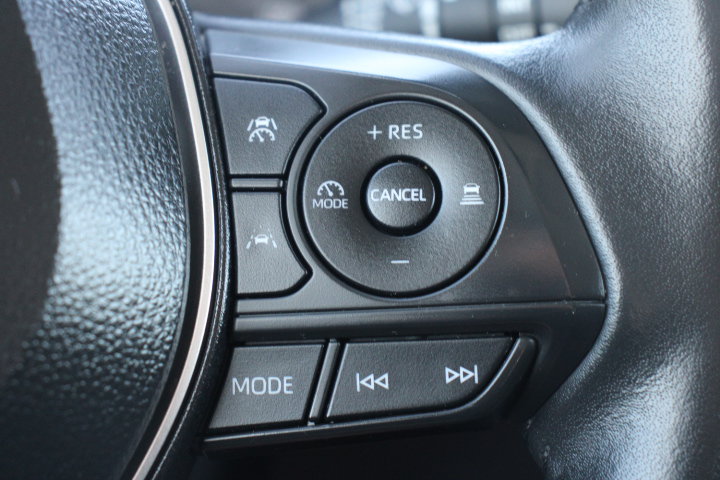 Certified 2025 Toyota Corolla Cross LE FWD image 24