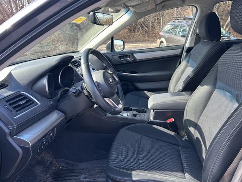Used 2019 Subaru Outback 2.5i Premium image 9