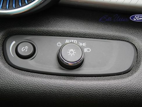 Used 2025 Chevrolet Trax LT FWD image 19