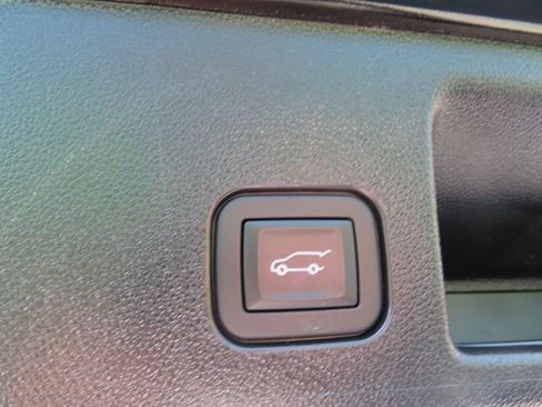 Certified 2025 Chevrolet Equinox EV RS w/ Convenience Package II AWD/4WD image 40