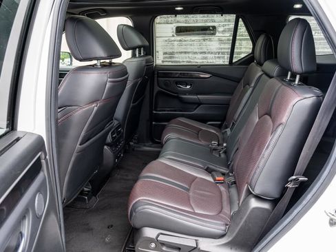 Used 2025 Honda Pilot Black Edition image 26