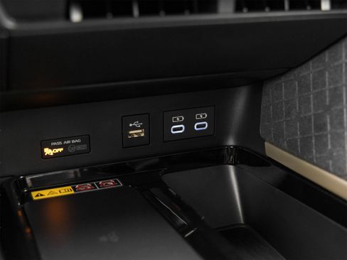 Certified 2025 Toyota Camry XLE FWD image 39