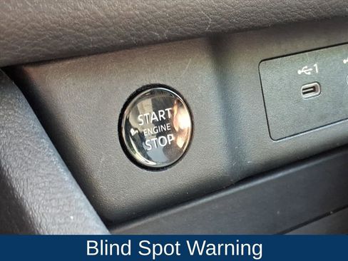 Used 2024 Nissan Rogue S image 8