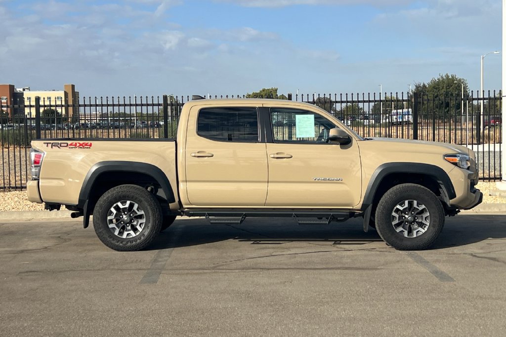 Certified 2020 Toyota Tacoma TRD Off-Road w/ Technology Package AWD/4WD image 3