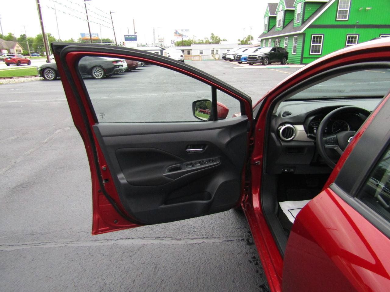 Used 2021 Nissan Versa SV FWD image 10