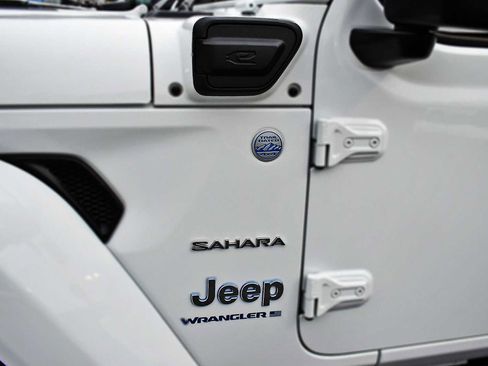 Used 2023 Jeep Wrangler Unlimited Sahara image 5