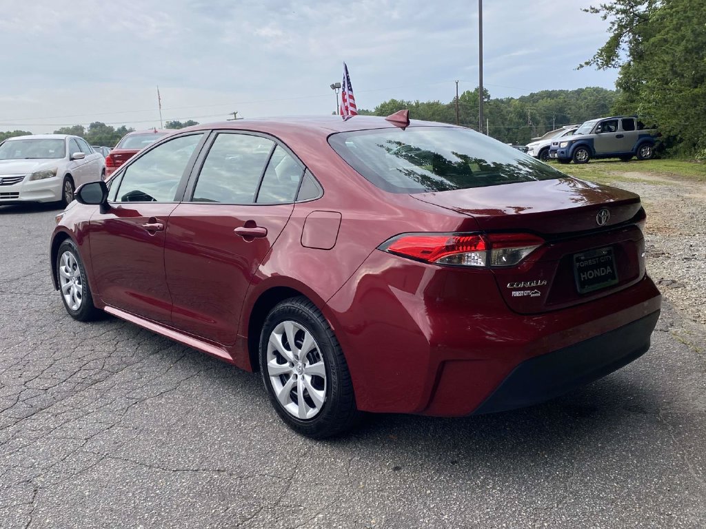 Used 2024 Toyota Corolla LE FWD image 3