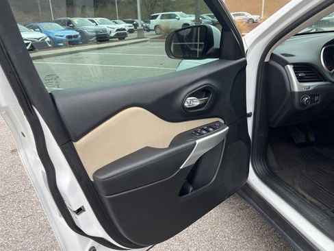 Used 2018 Jeep Cherokee Latitude image 5