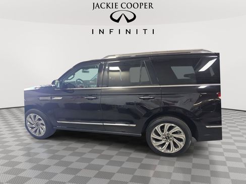 Used 2024 Lincoln Navigator Reserve AWD/4WD image 8