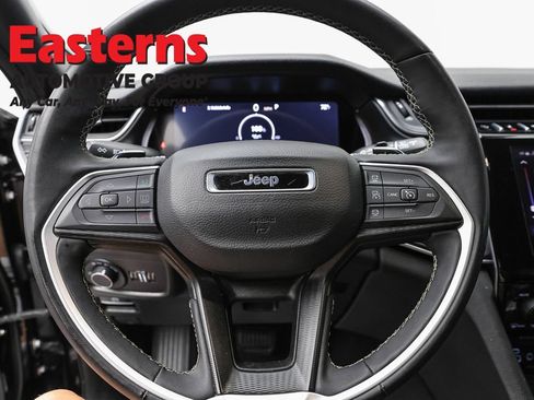 Used 2025 Jeep Grand Cherokee Altitude AWD/4WD image 10