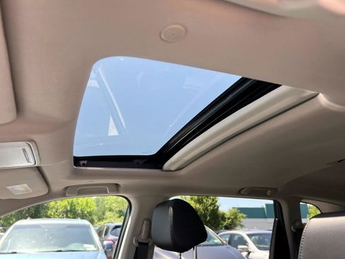 Used 2025 Honda CR-V EX-L image 17