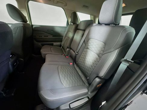 Used 2025 Nissan Pathfinder SV FWD image 28