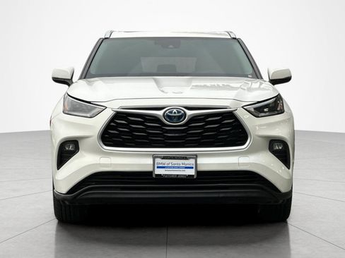 Used 2021 Toyota Highlander XLE AWD/4WD image 8