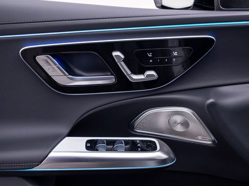 New 2026 Mercedes-Benz E 53 AMG e 4MATIC Sedan image 15