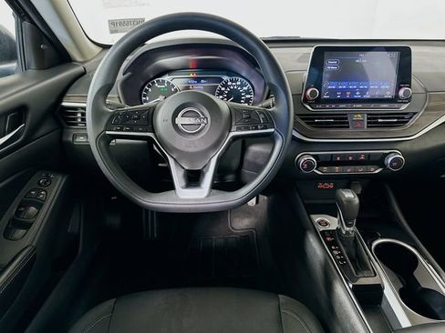 Used 2024 Nissan Altima 2.5 SV image 22