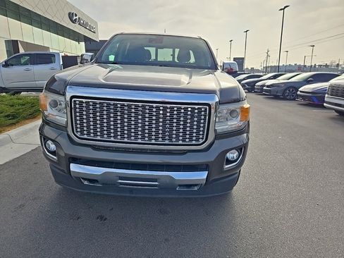 Used 2019 GMC Canyon Denali image 2