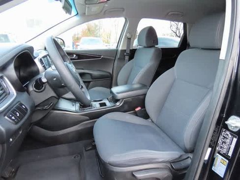 Used 2019 Kia Sorento LX image 13