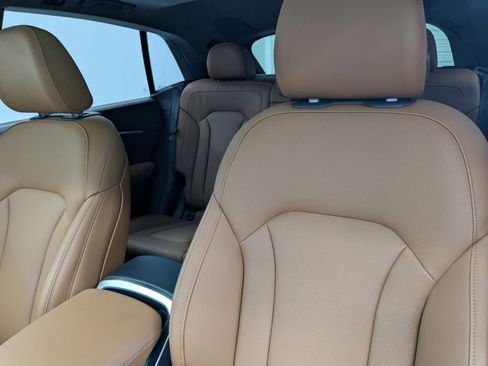 Used 2025 Audi Q8 Prestige image 19