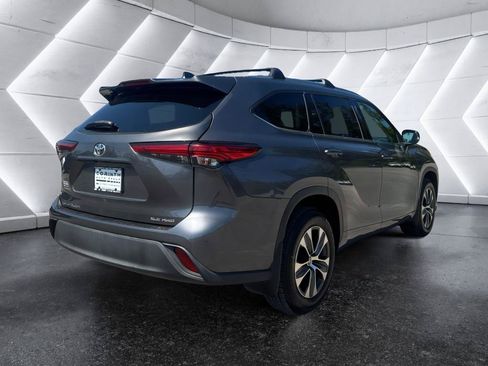 Used 2020 Toyota Highlander XLE AWD/4WD image 7