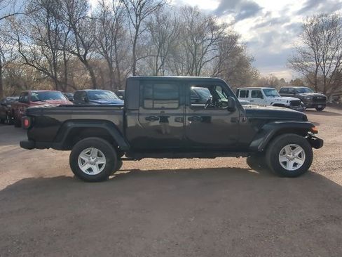 Used 2023 Jeep Gladiator Sport AWD/4WD image 8