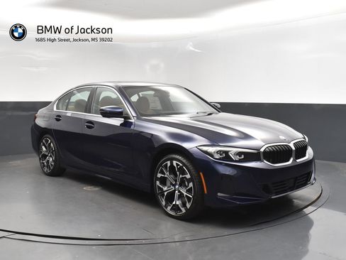New 2026 BMW 330i Sedan w/ Convenience Package RWD image 9