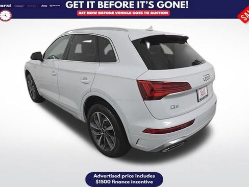 Used 2024 Audi Q5 2.0T Premium w/ Convenience Package image 3
