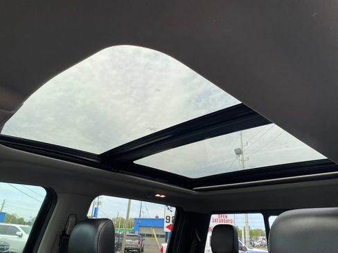 Used 2019 Ford F150 Lariat w/ Equipment Group 502A Luxury AWD/4WD image 12