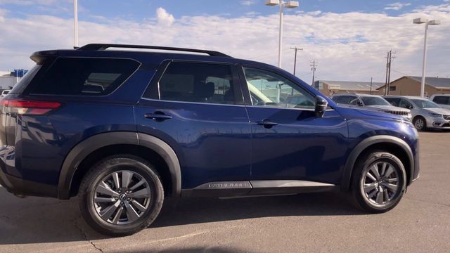 Used 2024 Nissan Pathfinder SV AWD/4WD image 2