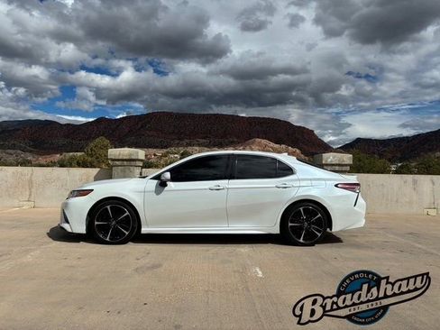 Used 2019 Toyota Camry XSE image 4