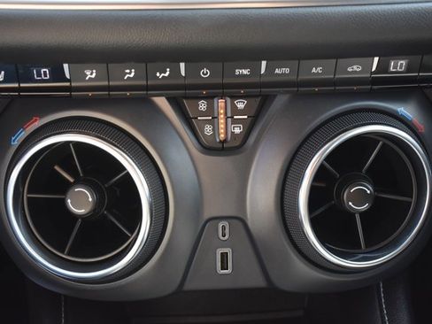 Used 2025 Chevrolet Blazer LT FWD image 25