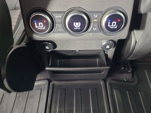 Used 2020 Land Rover Discovery HSE AWD/4WD image 18