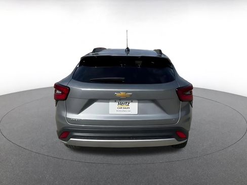 Used 2025 Chevrolet Trax LT w/ LT Convenience Package image 12